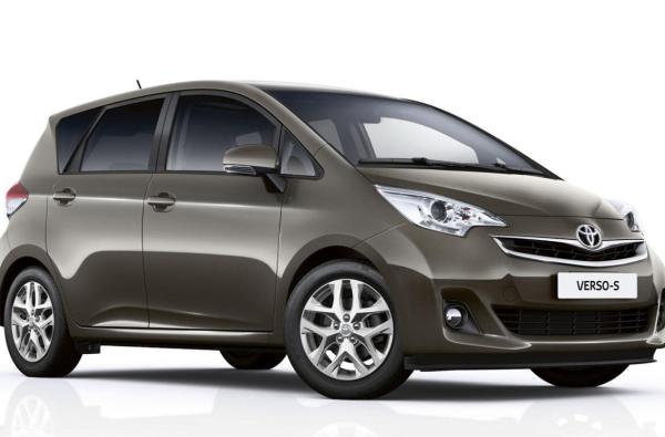 TOYOTA VERSO